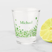 St. Patrick's Day personalisiertes Kleeblatt Schnapsglas (Vorderseite)