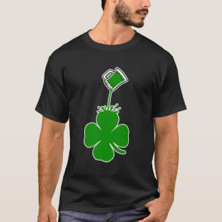 St Patrick's Day Pouring Kleeblatt Green Beer T-Shirt
