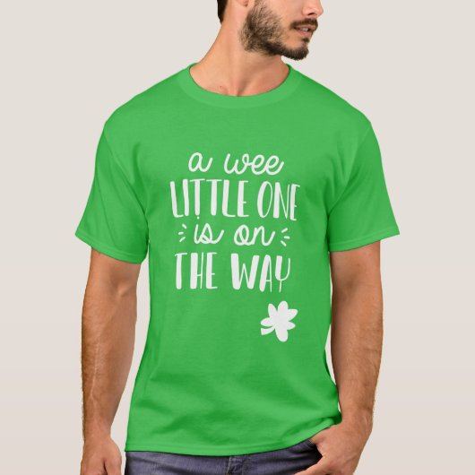 St. Patrick's Day Pregnancy Announcement Wee Littl T-Shirt (Vorderseite)