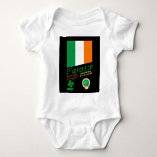 St. Patrick's Day Retro-Design mit Flagge Irlands Baby Strampler