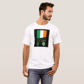 St. Patrick's Day Retro Design mit irischer Flagge T-Shirt (Vorne ganz)