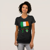 St. Patrick's Day Retro Design mit irischer Flagge T-Shirt (Vorne ganz)