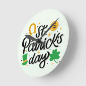 St Patricks Day Runde Wanduhr (Winkel)