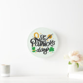 St Patricks Day Runde Wanduhr (Zuhause)