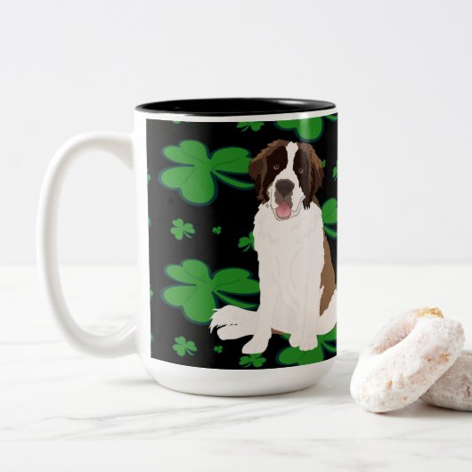 St. Patrick's Day Saint Bernard Zweifarbige Tasse (Mit Donut)