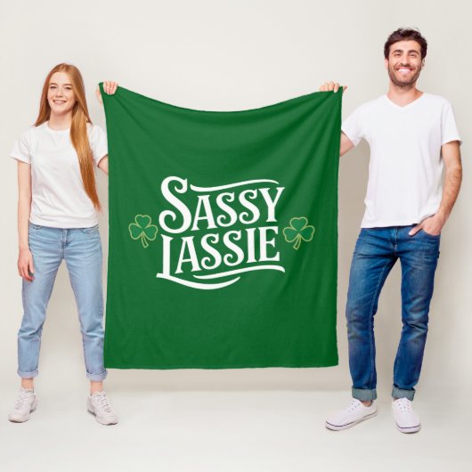 St Patricks Day Sassy Lassie Funny Irish Girl Fleecedecke (Beispiel)