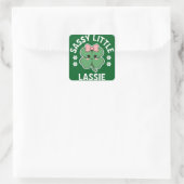 St Patricks Day Sassy Little Lassie Kids Girl Quadratischer Aufkleber (Tasche)