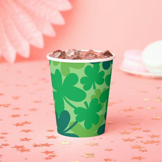 St. Patrick's Day Shamrock Grün Papierbecher (Insitu)