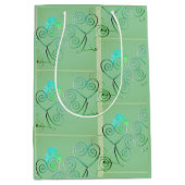 St Patrick's Day Shamrock Misty Green Mittlere Geschenktüte (Vorderseite)
