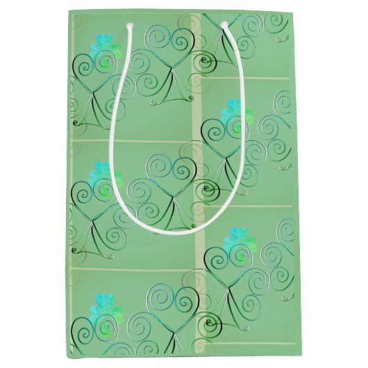 St Patrick's Day Shamrock Misty Green Mittlere Geschenktüte (Vorderseite)