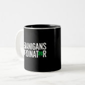 St. Patrick's Day Shenanigan Coordinator Zweifarbige Tasse (Vorderseite Links)