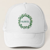 St. Patrick's Day "Slainte!" Hat mit Kleeblättern Truckerkappe (Vorderseite)