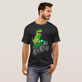 St Patricks Day T Rex Reiten Monster Truck Dino bi T-Shirt (Vorne ganz)