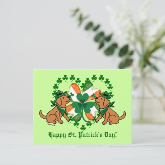 St. Patrick's Day Two Fox Red Labradors Postkarte (Stehend Vorderseite)