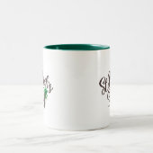 St. Patrick's Day Typografie. Kobold Zweifarbige Tasse (Mittel)