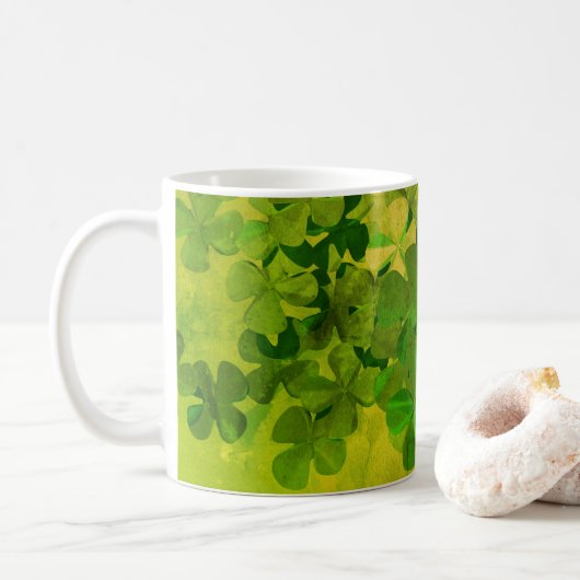 St. Patrick's Day und Viel Glück , vierblättrige Kaffeetasse (Mit Donut)