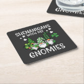St. Patrick's Day Unfug mit Gnomies Gnom Rechteckiger Pappuntersetzer (angewinkelt)