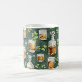 St. Patrick's Day Whiskey und Shamrock-Muster Kaffeetasse (Mittel)