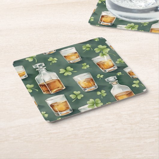 St. Patrick's Day Whiskey und Shamrock-Muster Rechteckiger Pappuntersetzer (angewinkelt)