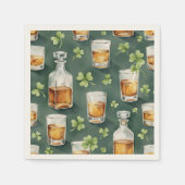 St. Patrick's Day Whiskey und Shamrock-Muster Serviette (Vorderseite)