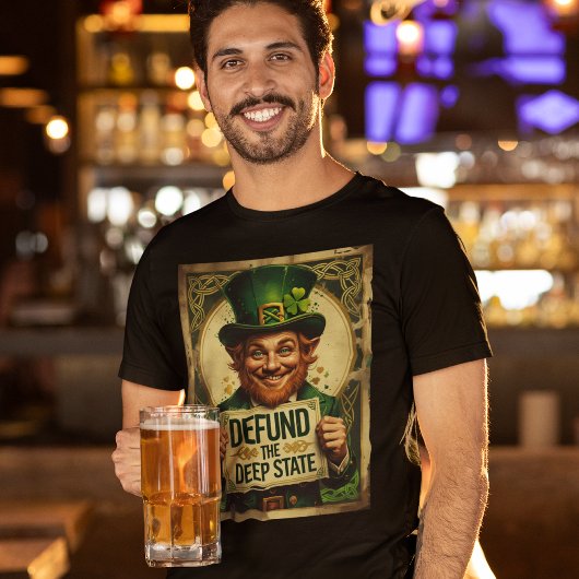 St Patricks Defund The Deep State FBI Überwachung T-Shirt