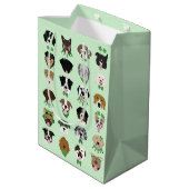 St Patricks Dog Face Pattern Mittlere Geschenktüte (Rückseite Schrägansicht)