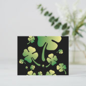 St. Patricks Gradient Clover Feiertagspostkarte (Stehend Vorderseite)