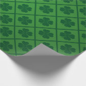 St Patricks Lucky Four Leaf Green Clover Pattern Geschenkpapier (Ecke)