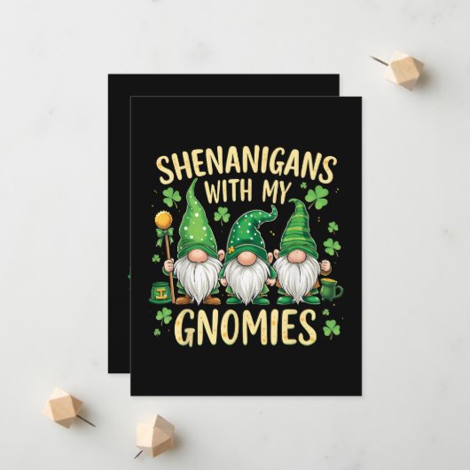 St. Patricks Tag Glückskleeblatt Gnom Ankündigung (Vorderseite/Rückseite Beispiel)