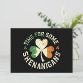 St. Patrick's Time for some Shenanigans Clover Fun Einladung (Stehend Vorderseite)