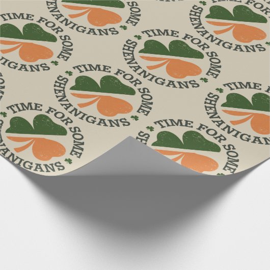 St. Patrick's Time for some Shenanigans Clover Geschenkpapier (Ecke)