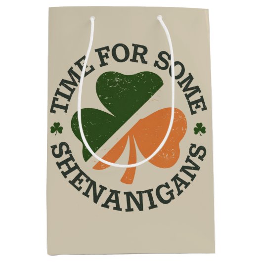 St. Patrick's Time for some Shenanigans Clover Mittlere Geschenktüte (Vorderseite)