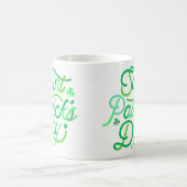 St. Patricks Typografie |Happy Whimsical Kleeblatt Kaffeetasse (Mittel)