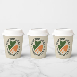 St. Patricks Zeit für einige Schabernack Kleeblatt Pappbecher