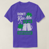St Patrickx27s Day Barkeeper Geschenk T-Shirt (Design vorne)