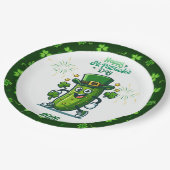 St Patty's Day Pickle Cartoon Character Pappteller (Schrägansicht)