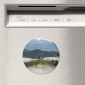 St. Thomas Kirche mit Bergen in Slowenien rund Magnet (In Situ (Geschirrspüler))