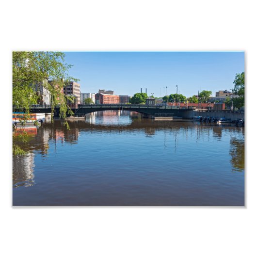 Staat Straßenbrücke durch den Fluss Milwaukee Fotodruck (Vorne)