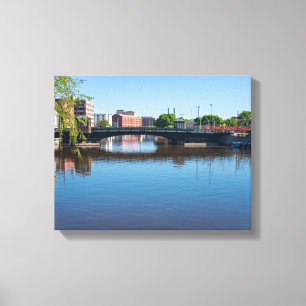 Staat Straßenbrücke durch den Fluss Milwaukee Leinwanddruck