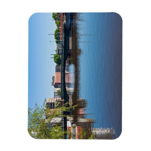 Staat Straßenbrücke durch den Fluss Milwaukee Magnet (Vertikal)