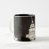 Staats-Hauptstadt von Austin, Texas nachts Zweifarbige Tasse (Vorderseite Links)
