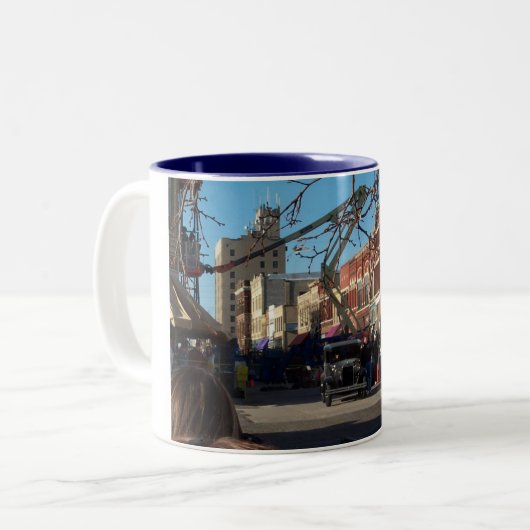 Staatsfeind-Chicago-Schuss Zweifarbige Tasse (Vorderseite Links)