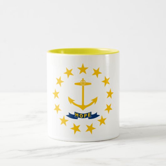 Staatsflagge der Insel Rhode Zweifarbige Tasse (Mittel)