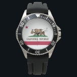 Staatsflagge in Kalifornien Armbanduhr<br><div class="desc">Dieses Design trägt die Fahne des US-Staat Kalifornien, eines der bevölkerungsreichsten und reichsten Staaten des Landes. Es wird oft als Bärenflagge bezeichnet und basiert auf einer Flagge, die 1846 während des Bärenflaggenaufstandes erstmals geflogen wurde. Es enthält einen roten Single, einen roten Streifen unten und einen kalifornischen Grizzlybär; es trägt auch...</div>