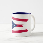 Staatsflagge Ohio Zweifarbige Tasse (VorderseiteRechts)