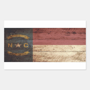 Staatsflagge von North Carolina auf Altholzkörner Rechteckiger Aufkleber