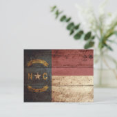 Staatsflagge von North Carolina auf Altholzkörnern Postkarte (Stehend Vorderseite)