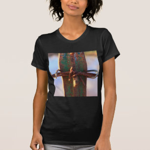 Stacheldraht und Rostkreuz T-Shirt