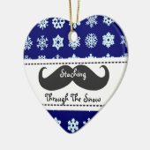 Staching durch den Schnee am Weihnachten Keramik Ornament (Links)
