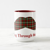 Staching durch den Schnee-karierten Tasse (Zentrum)